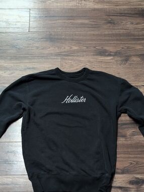 Hollister Crewneck